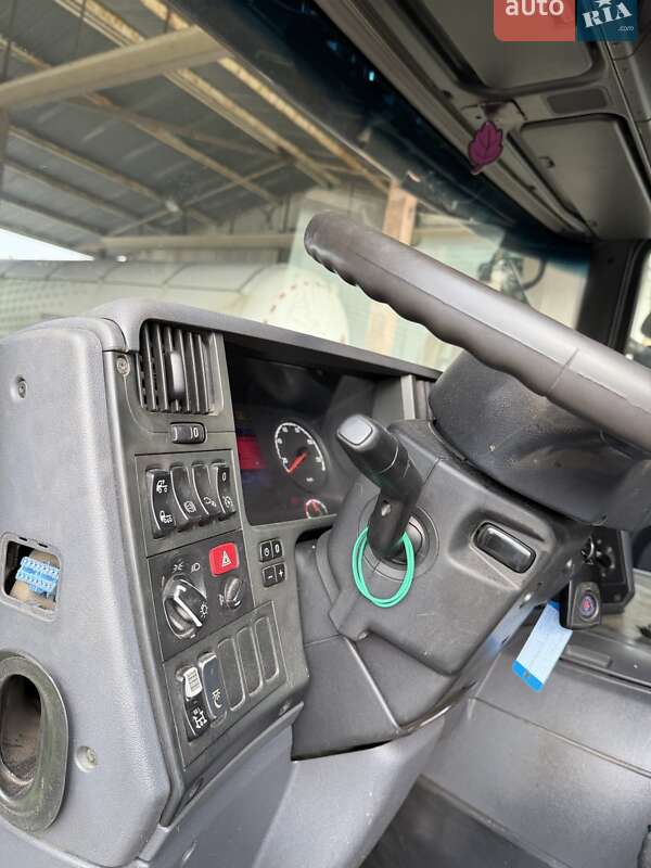 Тягач Scania P 2013 в Львове