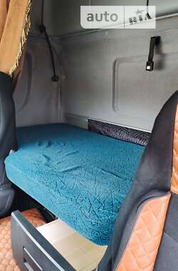 Тягач Scania R 124 2004 в 