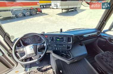 Контейнеровоз Scania R 450 2020 в 