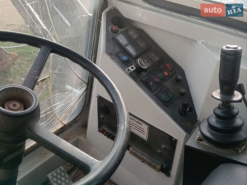 Екскаватор навантажувач Schaeff HML 1994 в Чернівцях