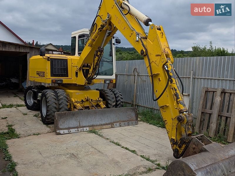 Колесный экскаватор Schaeff HML 1998 в Львове