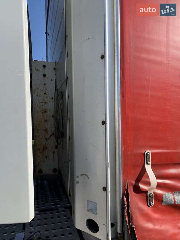 Бортовой полуприцеп Schmitz Cargobull Cargobull 2005 в Трускавце