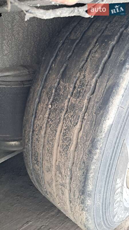 Бортовий напівпричіп Schmitz Cargobull Cargobull 2004 в Ратному