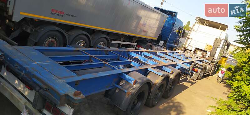 Контейнеровоз Schmitz Cargobull ROR 2001 в Одесі