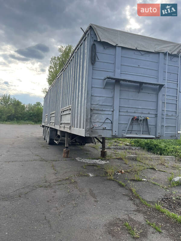 Бортовой полуприцеп Schmitz Cargobull S01 1990 в Новоукраинке