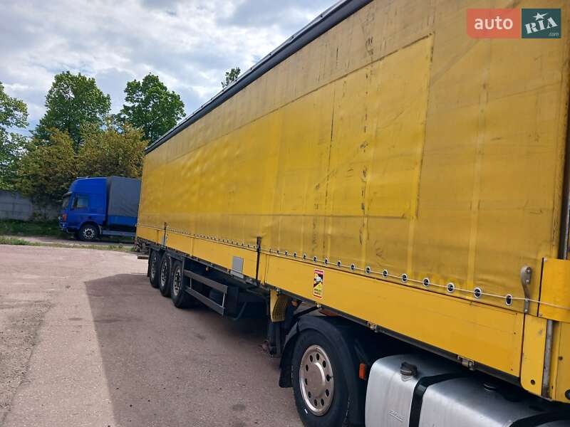 Бортовий напівпричіп Schmitz Cargobull S01 2005 в 