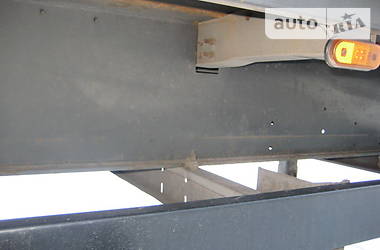 Полуприцеп Schmitz Cargobull SAF 2004 в Умани