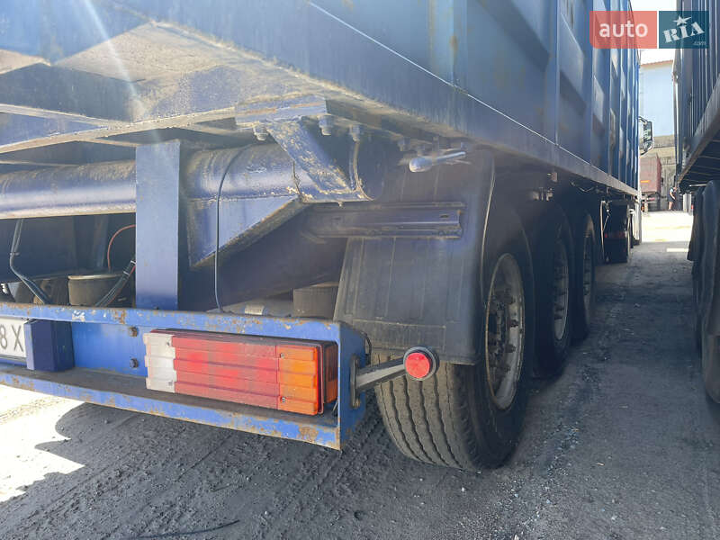 Самоскид напівпричіп Schmitz Cargobull SAF 2002 в Черкасах