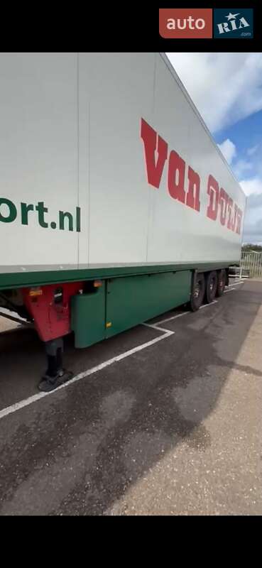 Рефрижератор полуприцеп Schmitz Cargobull SCB S3B 2015 в Ровно