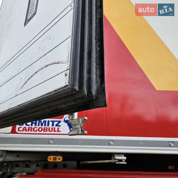Рефрижератор полуприцеп Schmitz Cargobull SCB S3B 2013 в Кривом Роге