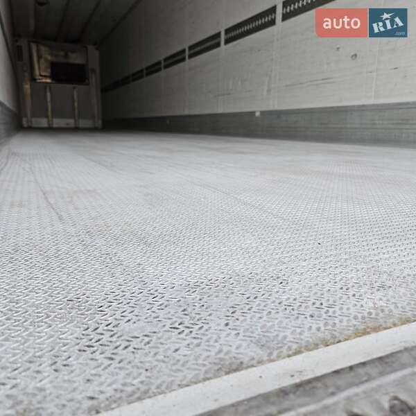 Рефрижератор полуприцеп Schmitz Cargobull SCB S3B 2013 в Кривом Роге