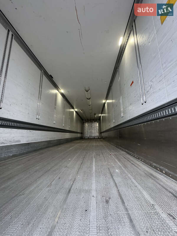 Рефрижератор напівпричіп Schmitz Cargobull SCB S3B 2017 в Києві