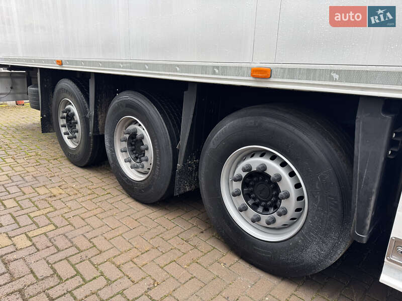 Рефрижератор полуприцеп Schmitz Cargobull SCB S3B 2015 в Виннице