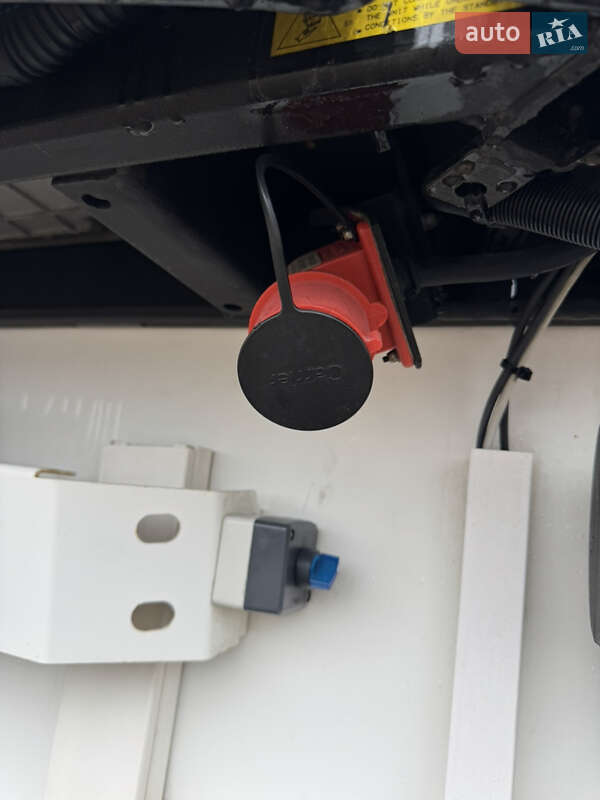 Рефрижератор полуприцеп Schmitz Cargobull SCB S3B 2015 в Виннице