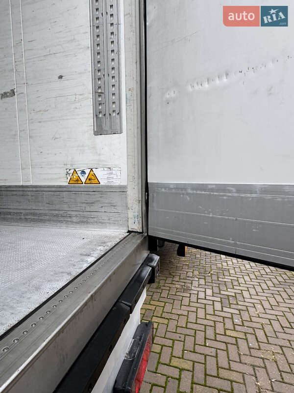 Рефрижератор полуприцеп Schmitz Cargobull SCB S3B 2015 в Виннице