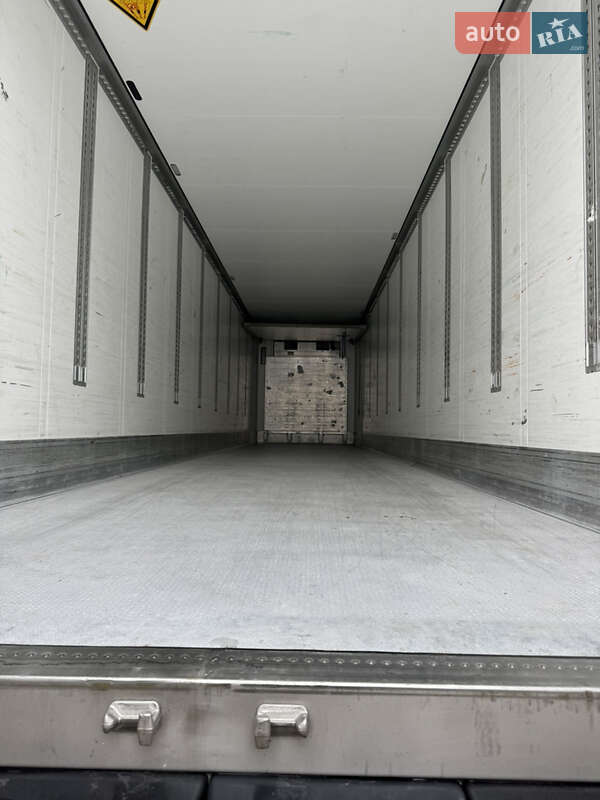 Рефрижератор полуприцеп Schmitz Cargobull SCB S3B 2015 в Виннице