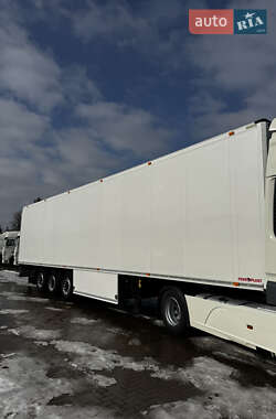 Рефрижератор напівпричіп Schmitz Cargobull SCB S3B 2015 в Вінниці