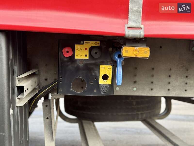 Тентований борт (штора) - напівпричіп Schmitz Cargobull SCB S3T 2017 в Рівному