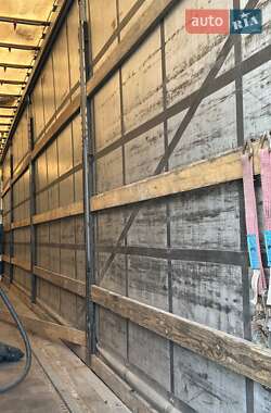 Бортовой полуприцеп Schmitz Cargobull Schutz 2012 в 
