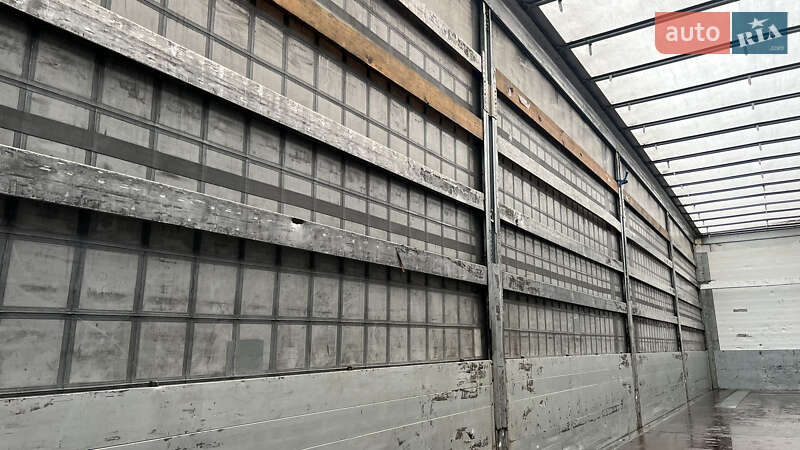 Бортовий напівпричіп Schmitz Cargobull SCS 24/L 2012 в Луцьку