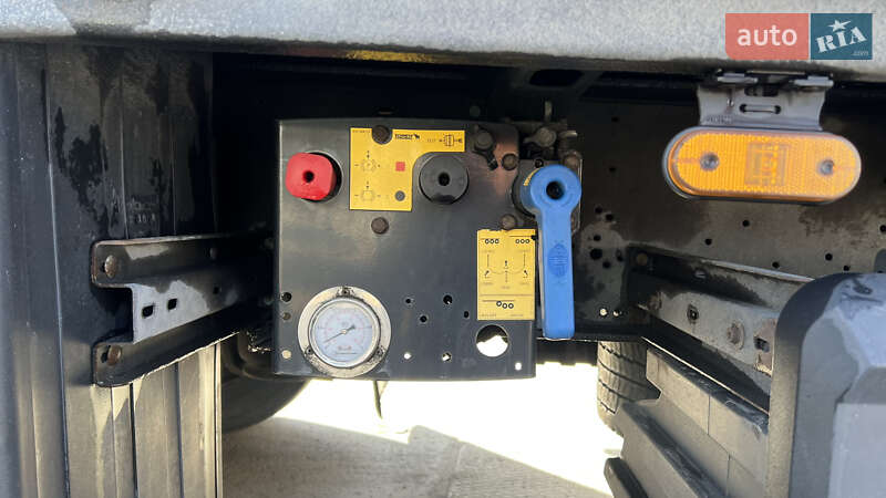 Бортовий напівпричіп Schmitz Cargobull SCS 24/L 2012 в Луцьку