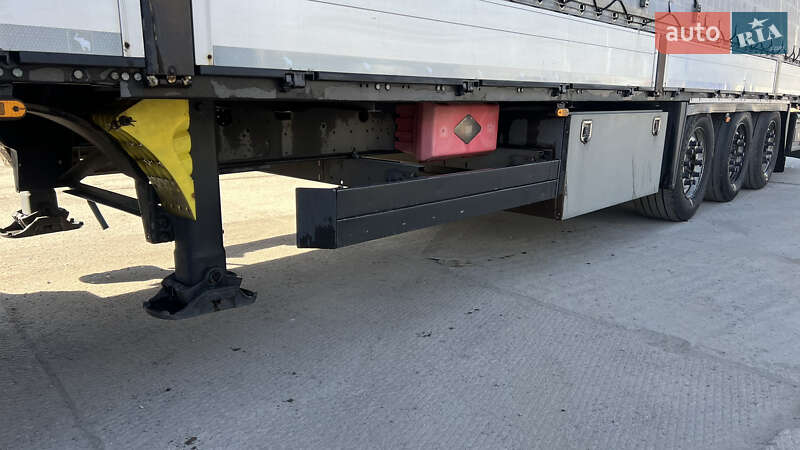 Бортовий напівпричіп Schmitz Cargobull SCS 24/L 2012 в Луцьку