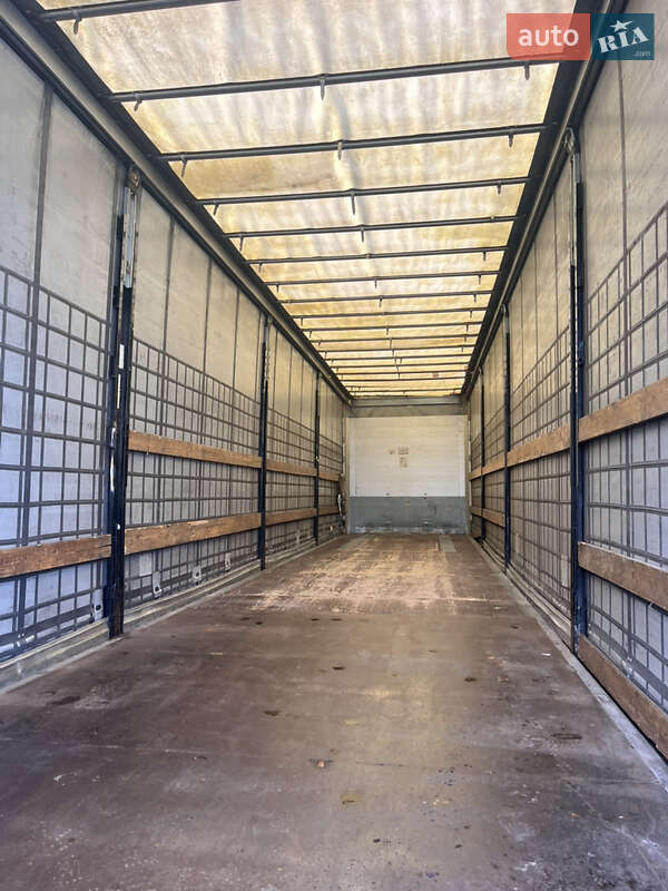 Тентованный борт (штора) - полуприцеп Schmitz Cargobull SCS 2009 в Хусте