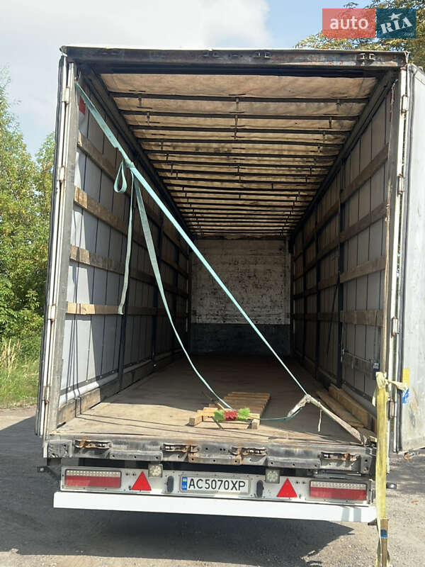 Тентований борт (штора) - напівпричіп Schmitz Cargobull SCS 2004 в Львові