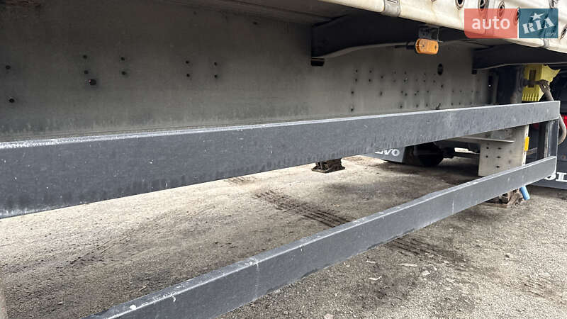 Тентованный борт (штора) - полуприцеп Schmitz Cargobull SCS 2011 в Киеве