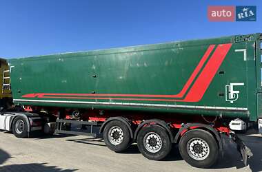 Самоскид напівпричіп Schmitz Cargobull SGF S3 2015 в 