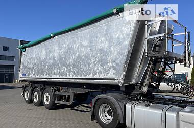 Зерновоз - полуприцеп Schmitz Cargobull SKI 2012 в Черновцах