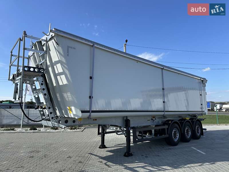 Самоскид напівпричіп Schmitz Cargobull SKI 2024 в Чернівцях