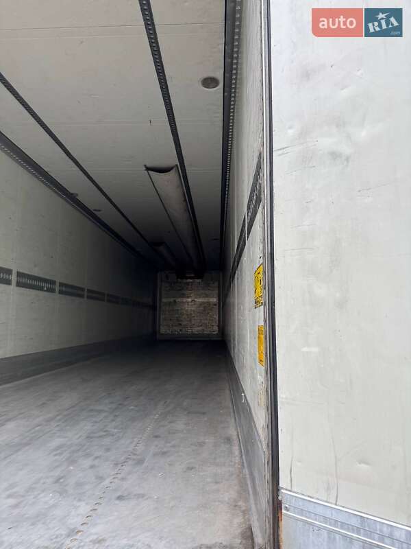 Рефрижератор напівпричіп Schmitz Cargobull SKO 24 2001 в Любомлі