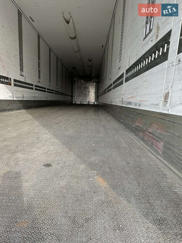 Рефрижератор полуприцеп Schmitz Cargobull SKO 24 2015 в Черновцах