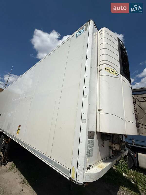 Рефрижератор полуприцеп Schmitz Cargobull SKO 24 2012 в Киеве