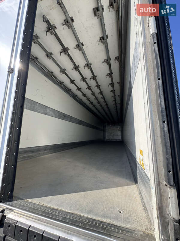 Рефрижератор полуприцеп Schmitz Cargobull SKO 24 2011 в Золочеве