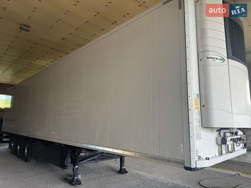 Рефрижератор полуприцеп Schmitz Cargobull SKO 24 2015 в Тернополе
