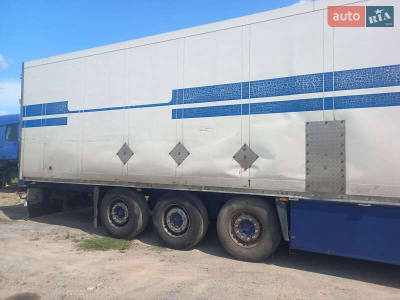 Изотермическая будка Schmitz Cargobull SKO 24 2003 в Львове