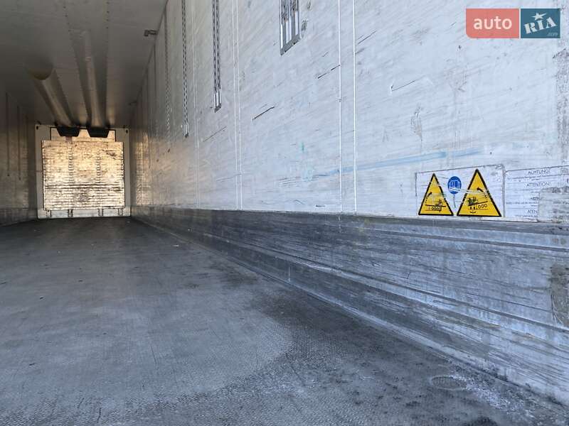Рефрижератор полуприцеп Schmitz Cargobull SKO 24 2011 в Черновцах
