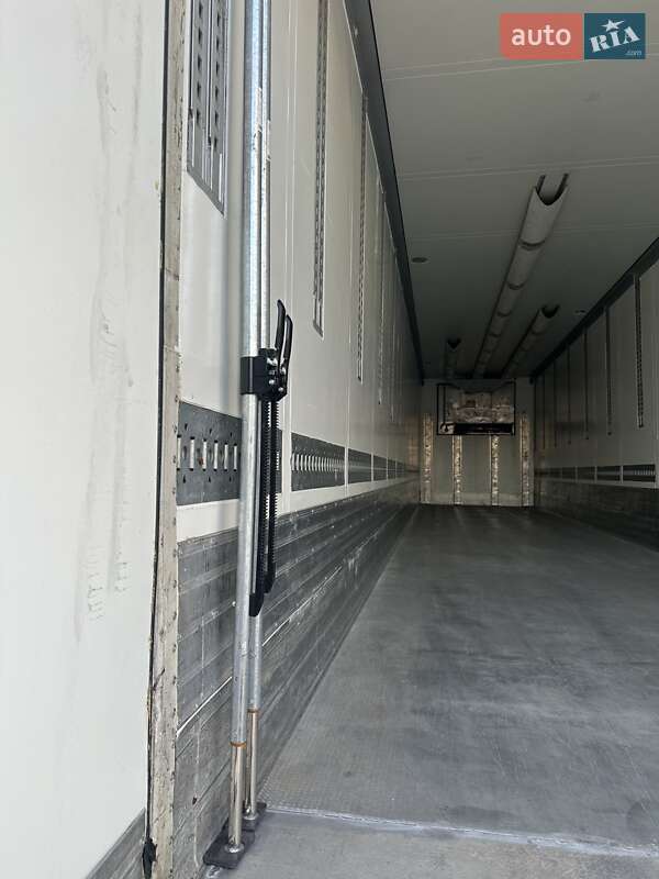 Рефрижератор напівпричіп Schmitz Cargobull SKO 24 2006 в Дніпрі
