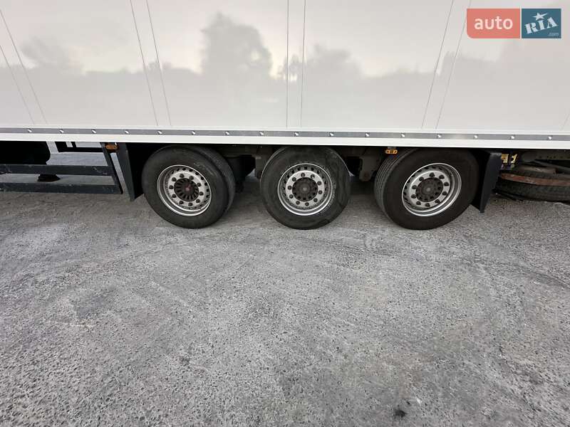 Рефрижератор напівпричіп Schmitz Cargobull SKO 24 2006 в Дніпрі