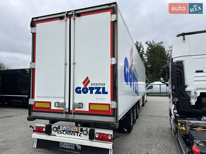 Рефрижератор полуприцеп Schmitz Cargobull SKO 24 2011 в Залещиках