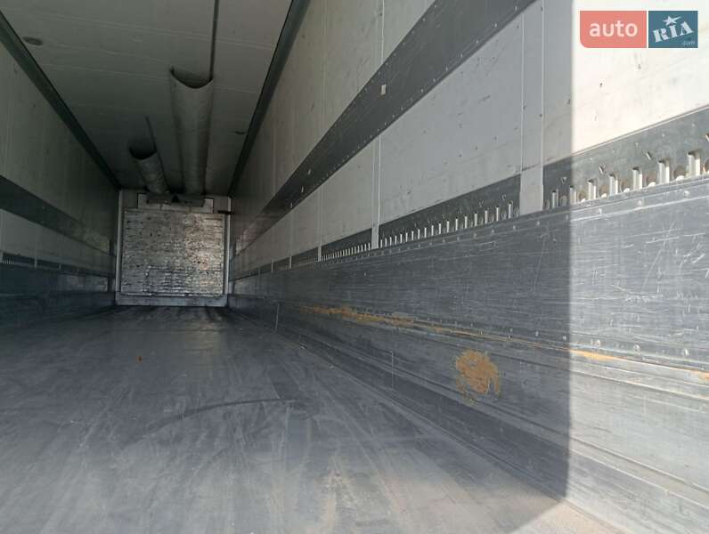 Рефрижератор напівпричіп Schmitz Cargobull SKO 24 2001 в Одесі