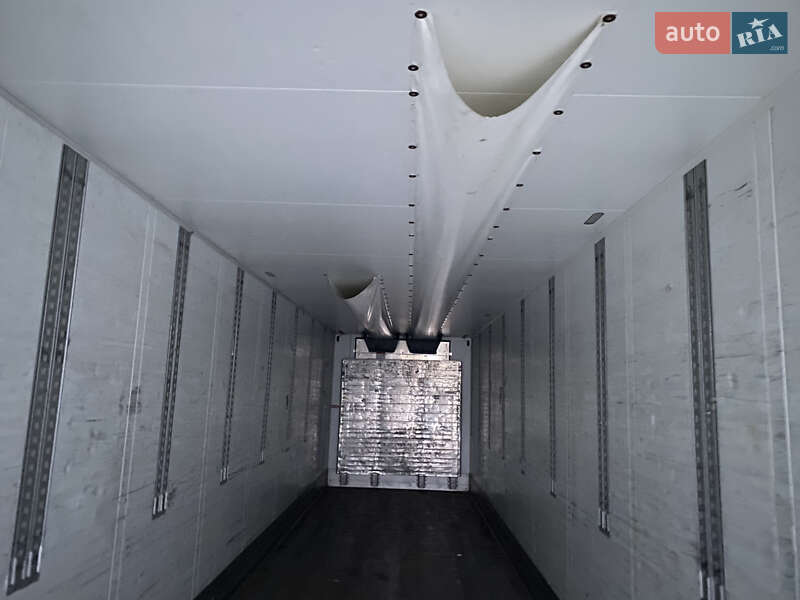 Рефрижератор полуприцеп Schmitz Cargobull SKO 24 2011 в Черновцах