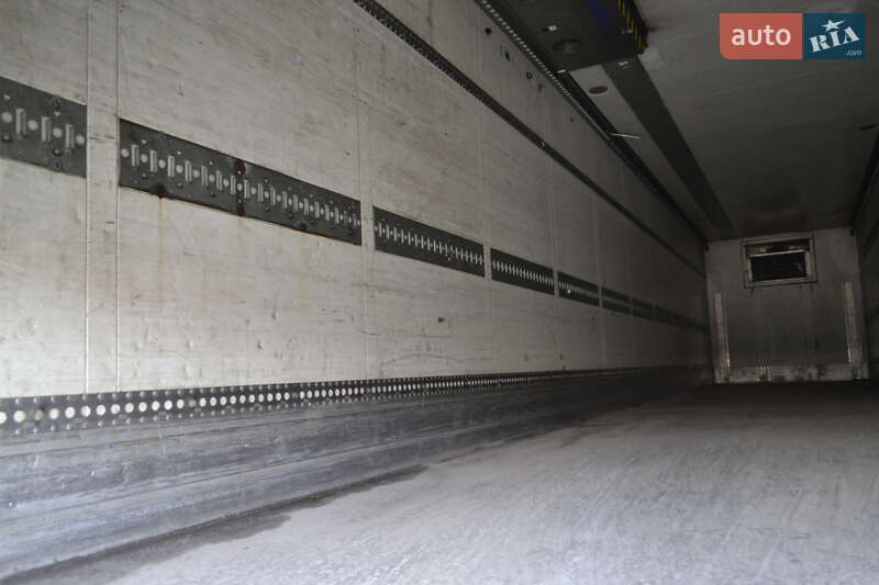 Изотермическая будка Schmitz Cargobull SKO 24 2006 в Хусте