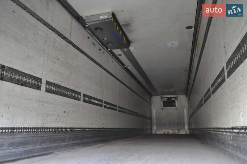 Изотермическая будка Schmitz Cargobull SKO 24 2006 в Хусте