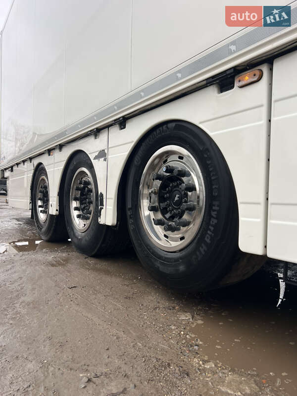 Рефрижератор полуприцеп Schmitz Cargobull SKO 24 2017 в Киеве