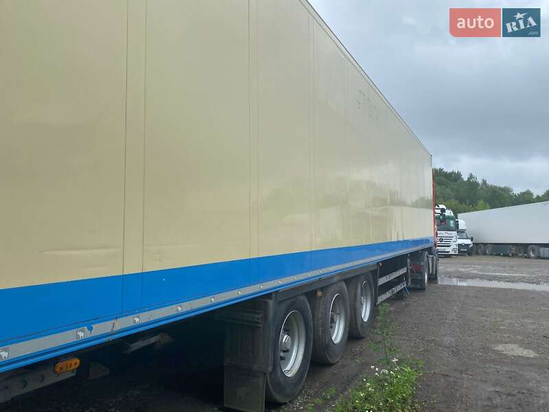 Рефрижератор напівпричіп Schmitz Cargobull SKO 2011 в Чернівцях