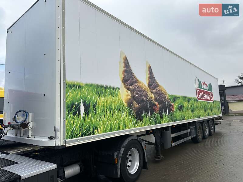 Изотермическая будка Schmitz Cargobull SKO 2013 в Калуше