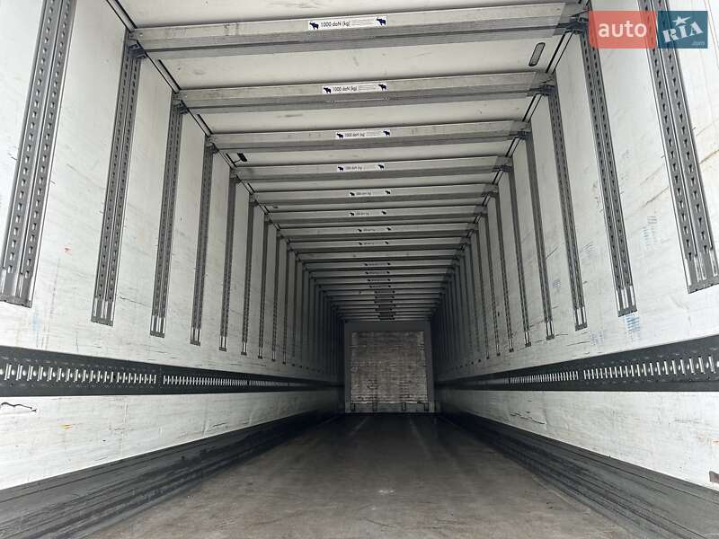 Изотермическая будка Schmitz Cargobull SKO 2013 в Калуше